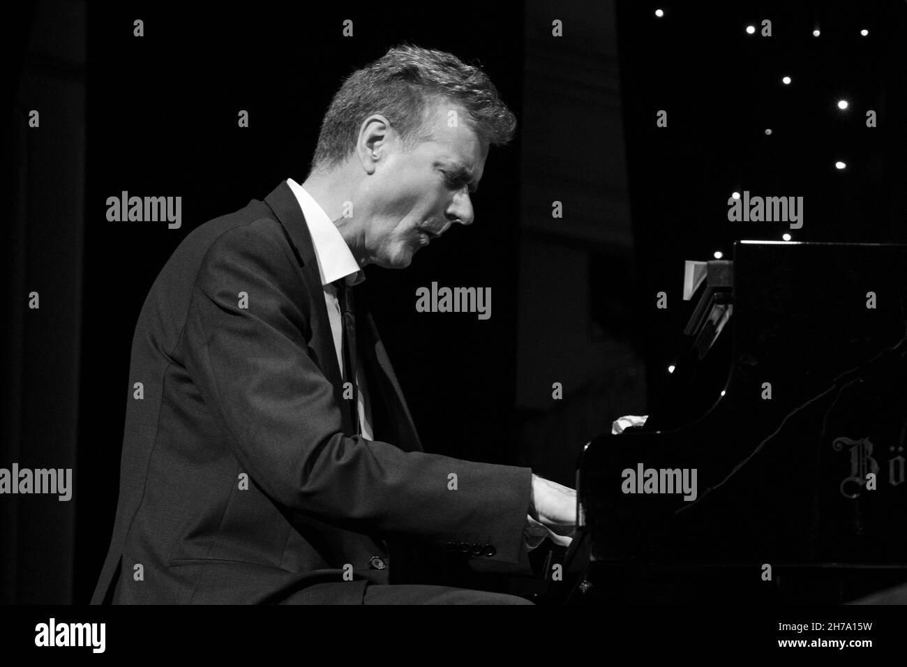 Alex Webb suona pianoforte con Tony Kofi Quintet, Scarborough Jazz Festival 2021, UK Foto Stock