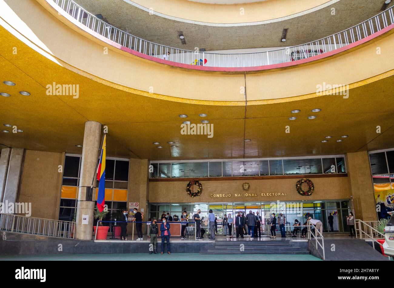 Sede del Consiglio elettorale Nazionale, l'ente che regola le elezioni in Venezuela. I venezuelani votano domenica 21 novembre, nello stato AN Foto Stock