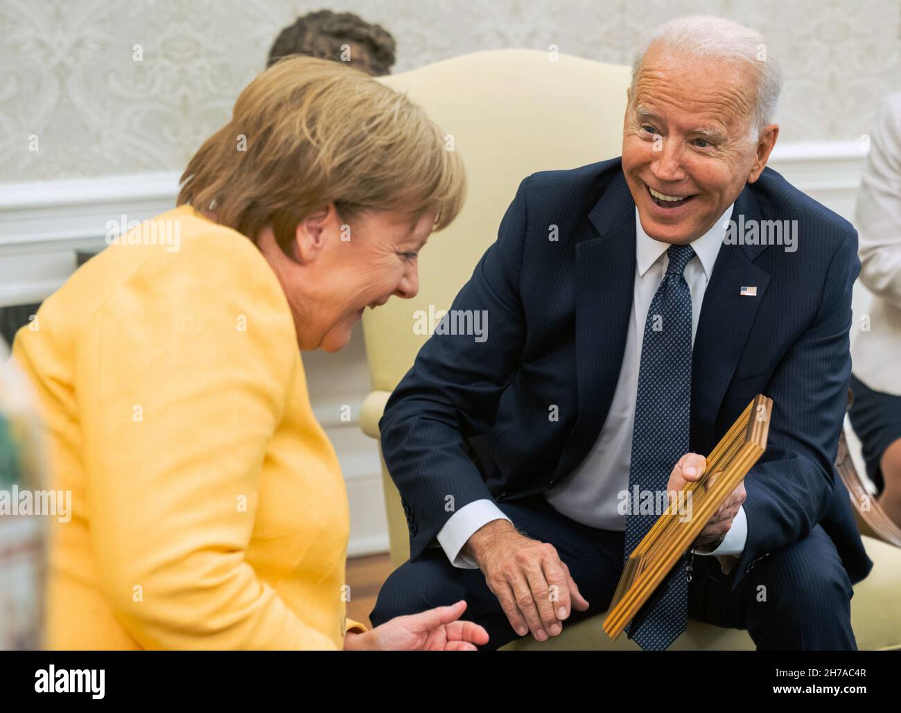 WASHINGTON DC, USA - 15 luglio 2021 - il Presidente Joe Biden incontra in privato la cancelliera tedesca Angela Merkel giovedì 15 luglio 2021 nell'Oval O. Foto Stock