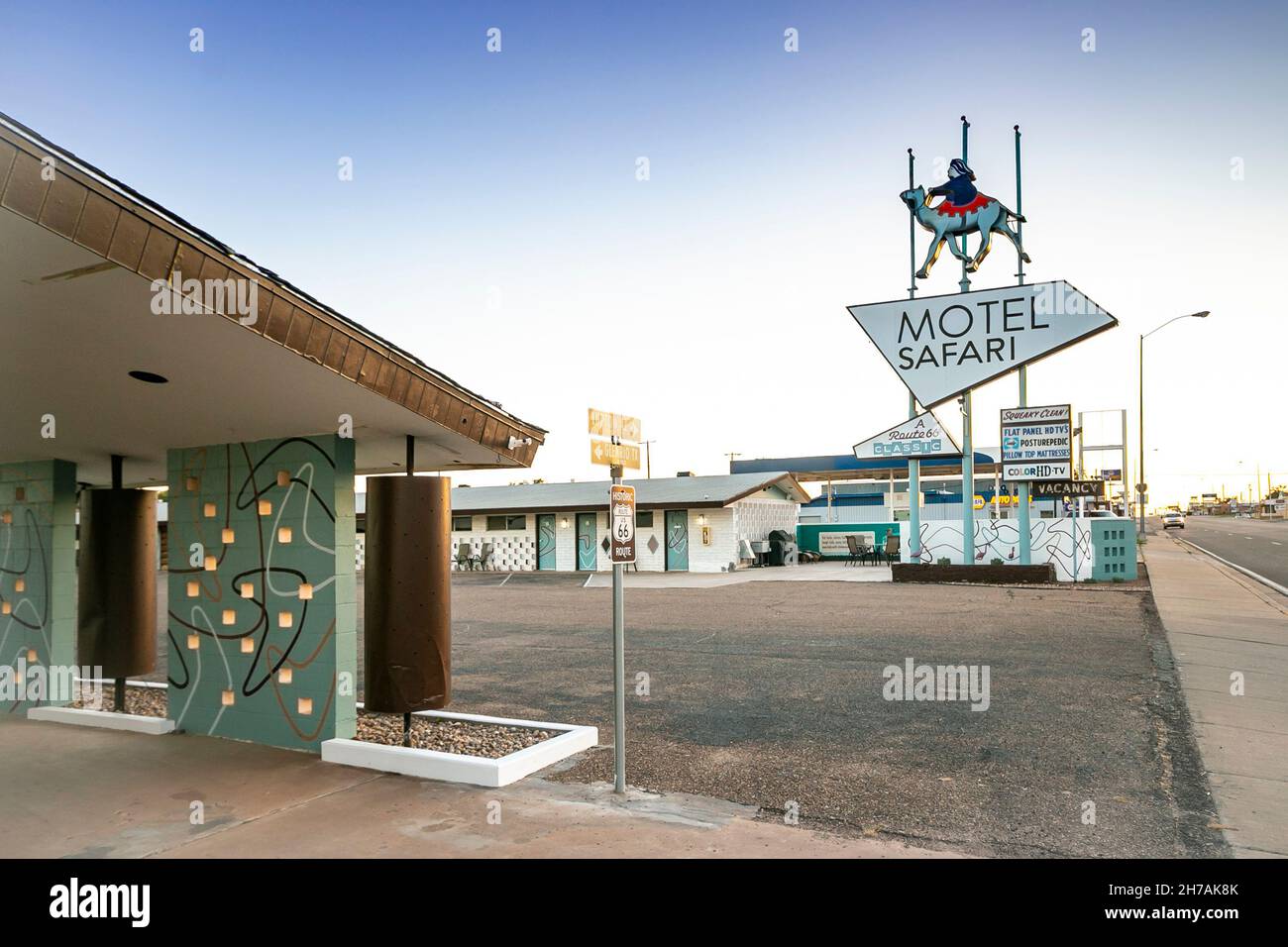 Iconico cartello safari motel sulla famosa Route 66 Tucumcari New Mexico USA Foto Stock