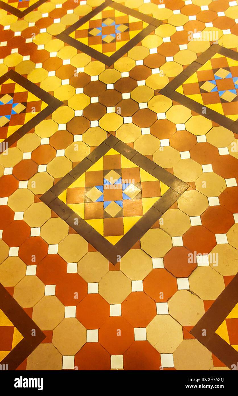 Pavimento in piastrelle a mosaico dello storico Hilton Garden Inn Hotel. L'hotel è stato costruito nel 1886 come sede della Northwestern Mutual Life Insurance Company. Foto Stock