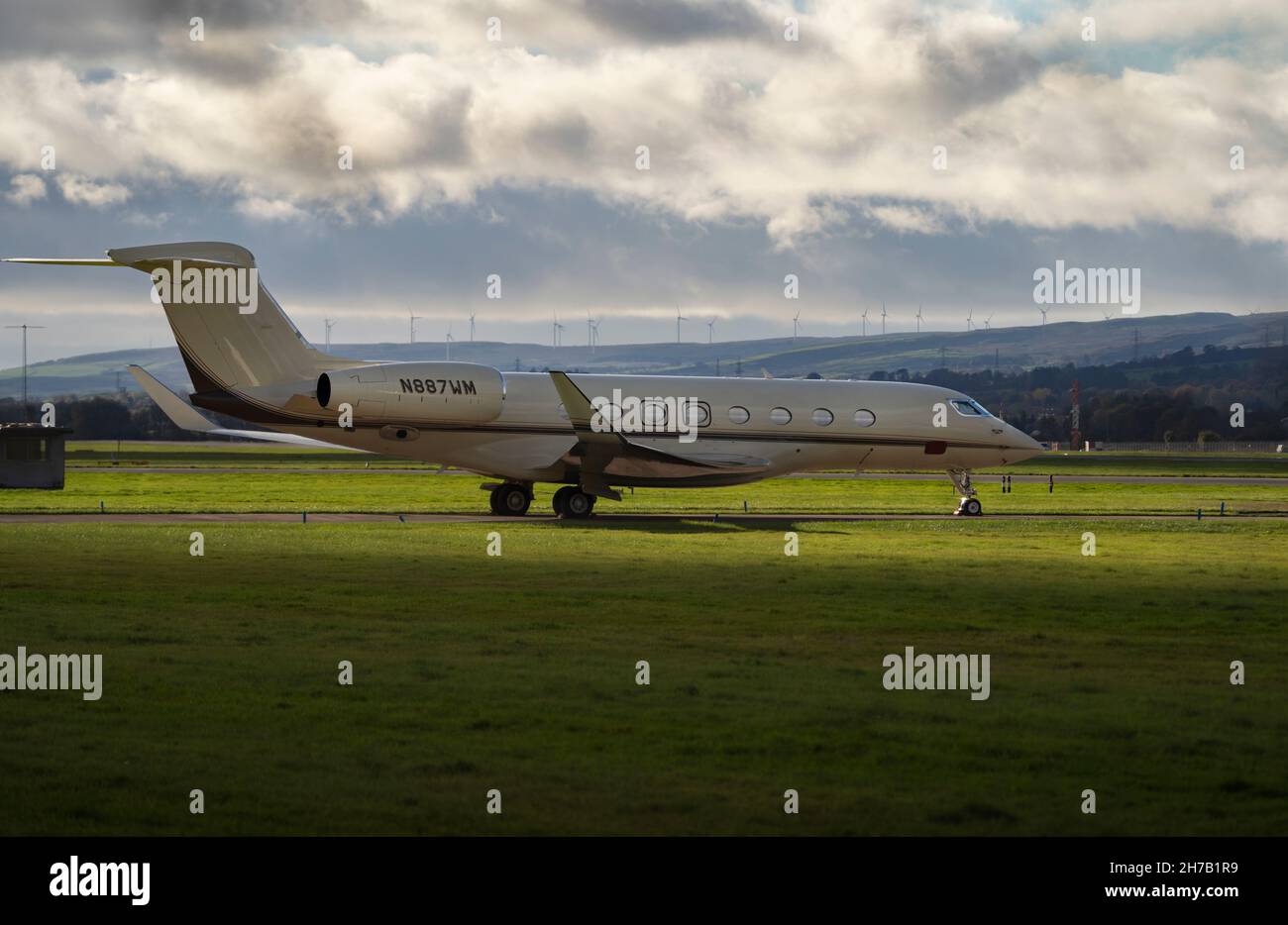 Bill Gates Gulfstream G650 ha parcheggiato all'aeroporto di Glasgow per il COP26 Climate Summit. Foto Stock