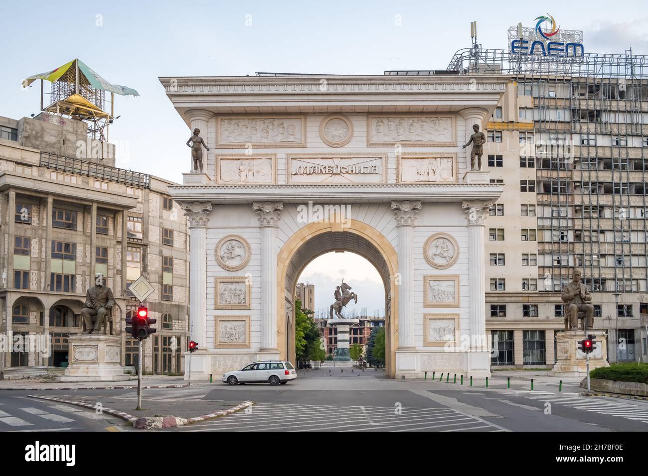 Vista della porta Triumph o porta Macedonia a Skopje, Macedonia del Nord Foto Stock
