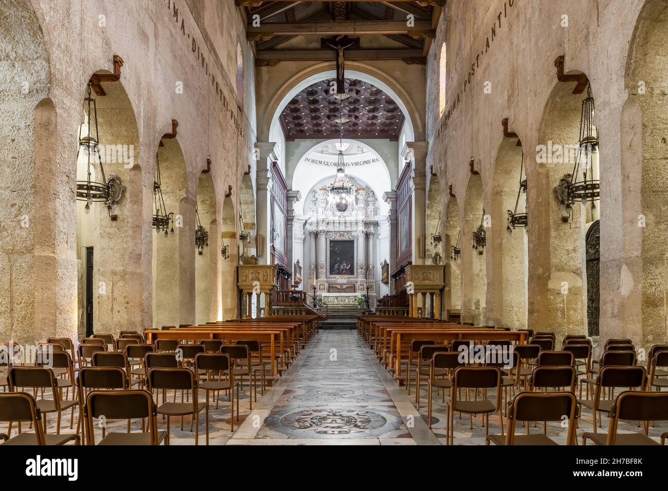 Interno del Duomo nel centro storico di Siracusa, Sicilia, Italia Foto Stock