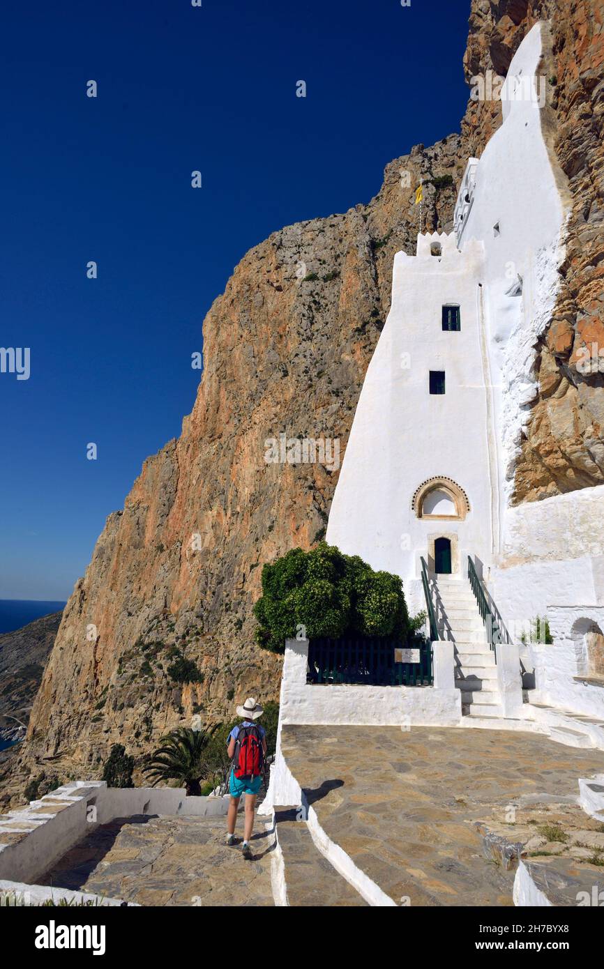 IL MONASTERO DI PANAGIA CHOZOVIOTISSA VICINO A HORA SULL'ISOLA DI AMORGOS, CICLADI, GRECIA Foto Stock