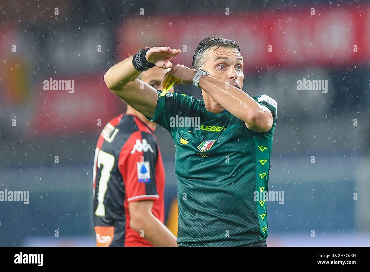 Genova, Italia. 21 Nov 2021. Il Recheree della partita Massimiliano Irrati di Pistoia durante Genova CFC vs AS Roma, Campionato italiano di calcio A a Genova, Italia, Novembre 21 2021 Credit: Independent Photo Agency/Alamy Live News Foto Stock