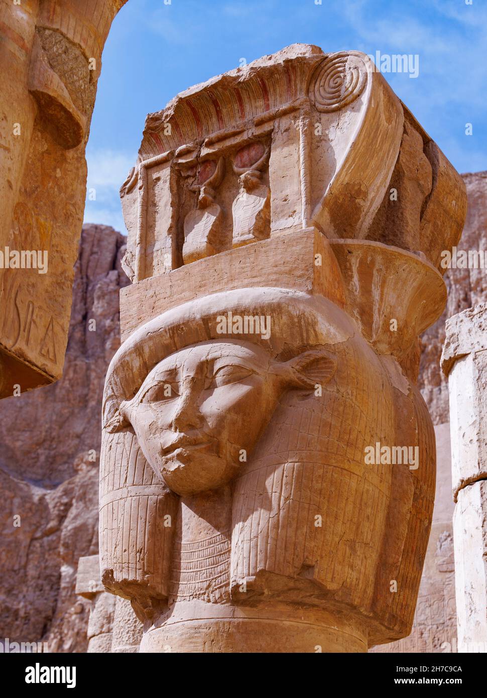 Colonne della dea Hathor, il tempio di Hatshepsut, Luxor, Egitto Foto Stock