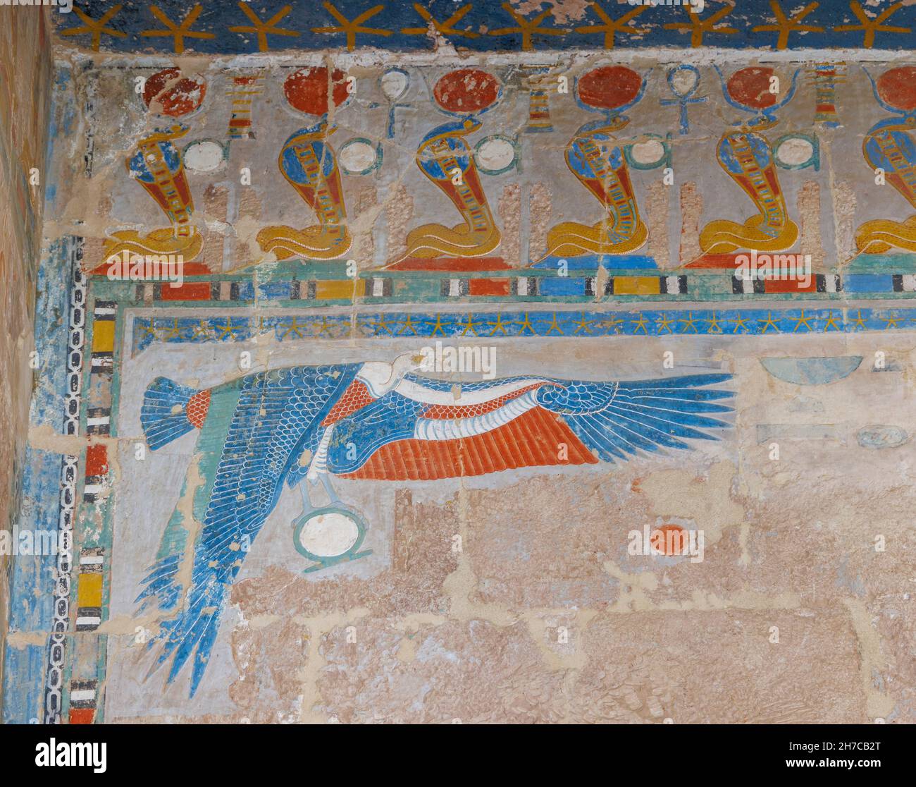 La dea Vulture Nekhbet, la pittura del muro, il tempio di Hatshepsut, Luxor, Egitto Foto Stock