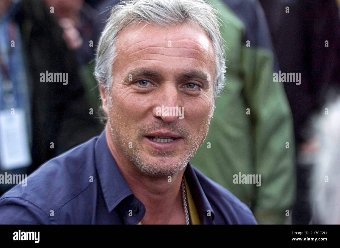 L'ex calciatore francese David Ginola partecipa alla Ryder Cup al Celtic Manor di Newport, Regno Unito, nel 2010. Foto Stock