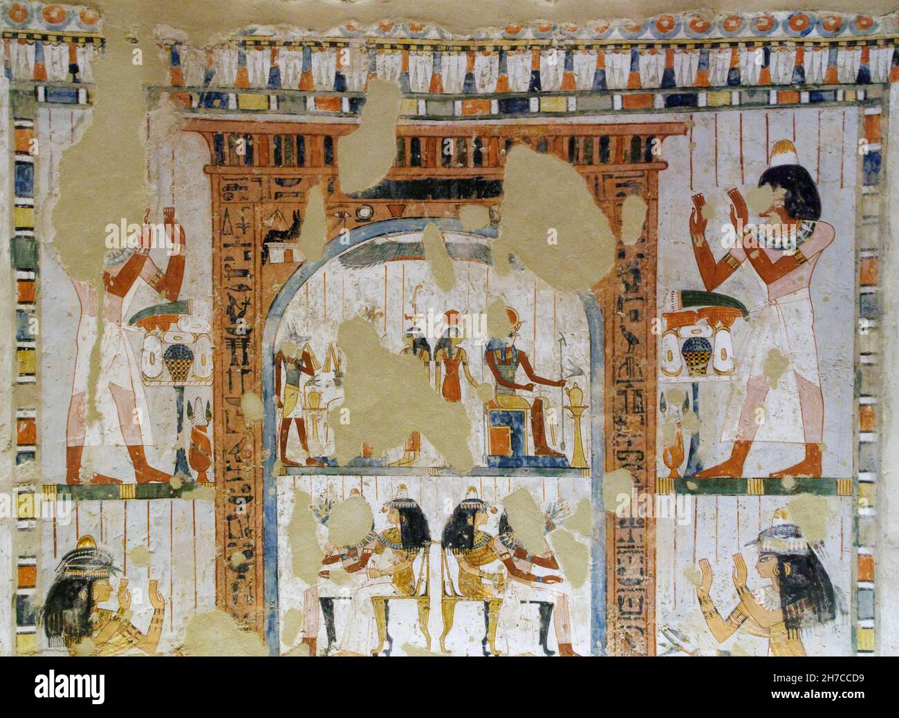 Pattugliamento della porta della tomba con Menna e sua moglie, Tomba di Menna, tombe dei Nobili, Luxor, Egitto Foto Stock