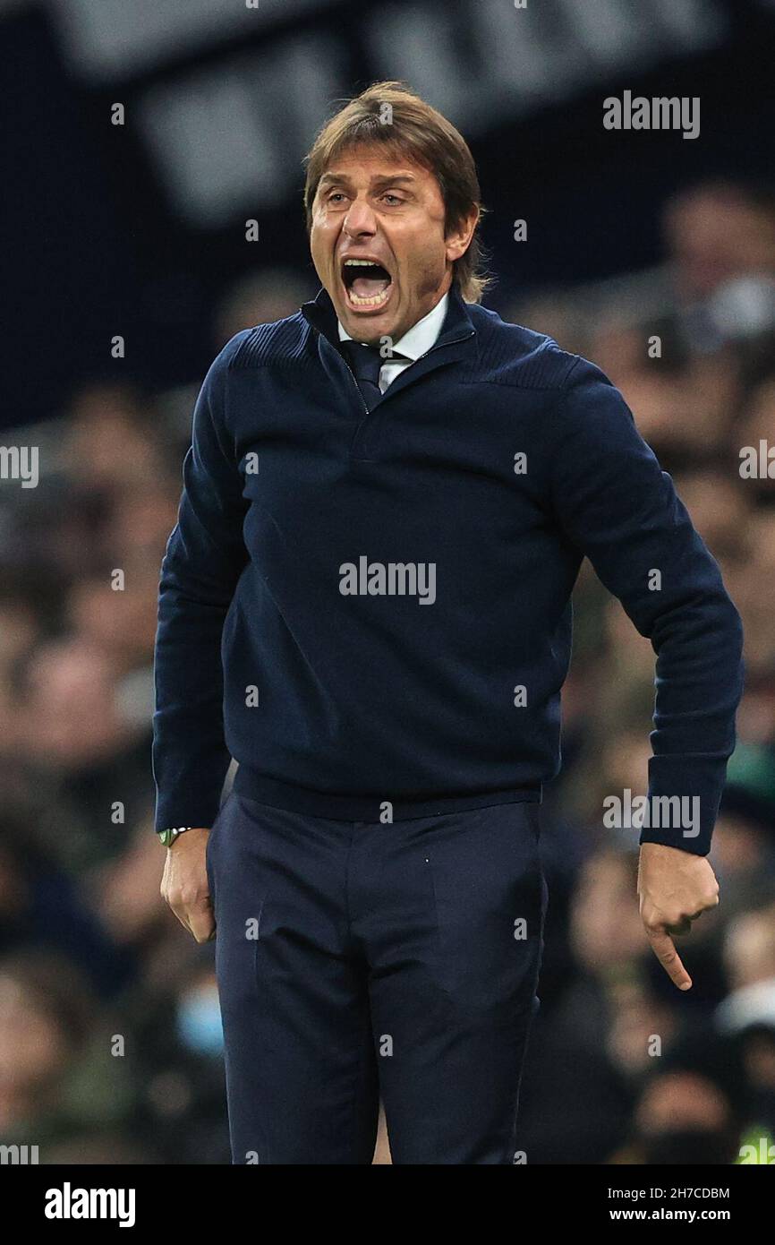 Antonio Conte manager di Tottenham Hotspur reagisce durante il gioco Foto Stock