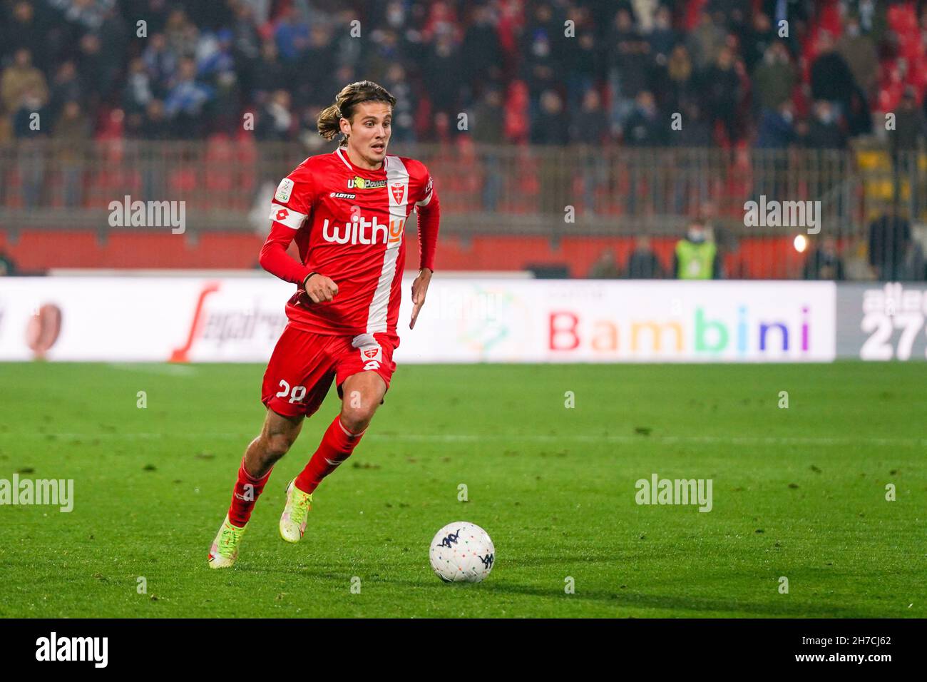 Stadio Brianteo, Monza (MB), Italia, 21 novembre 2021, Andrea Colpani (#28 Monza) durante AC Monza vs Como 1907 - Campionato Italiano di Calcio Leagu Foto Stock