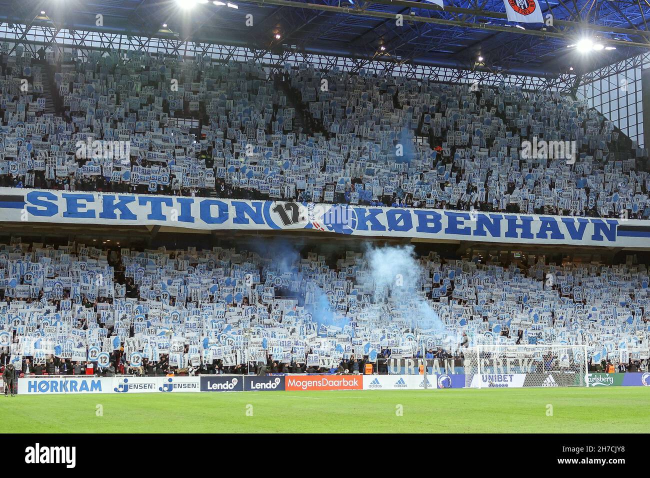 Copenaghen, Danimarca. 21 Nov 2021. Gli appassionati di calcio del FC Copenhagen hanno visto negli stand durante la partita 3F Superliga tra il FC Copenhagen e Aarhus GF al Parken di Copenhagen. (Photo Credit: Gonzales Photo/Alamy Live News Foto Stock