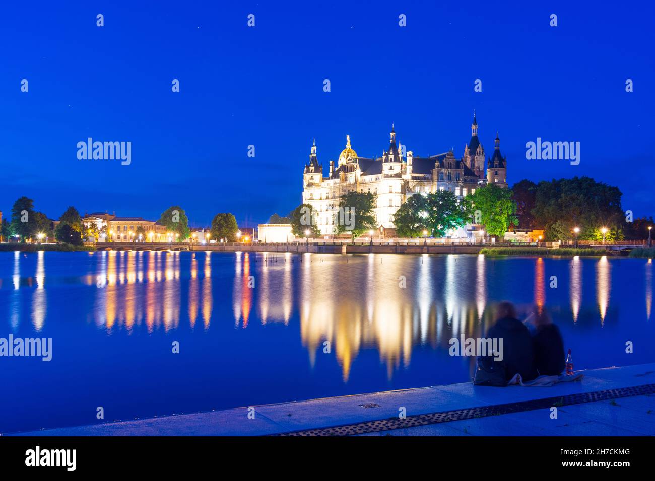 Schwerin: Castello di Schwerin, lago Burgsee a Mecklenburg-Schwerin, Mecklenburg-Vorpommern, Germania Foto Stock