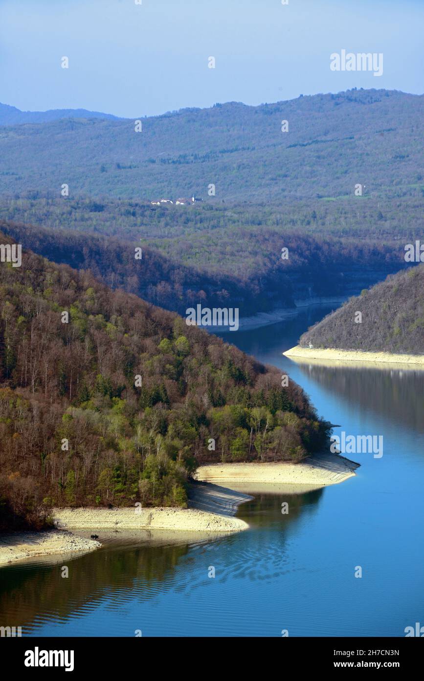 Lac de Vouglans, Francia, Giura, Moirans en Montagne Foto Stock