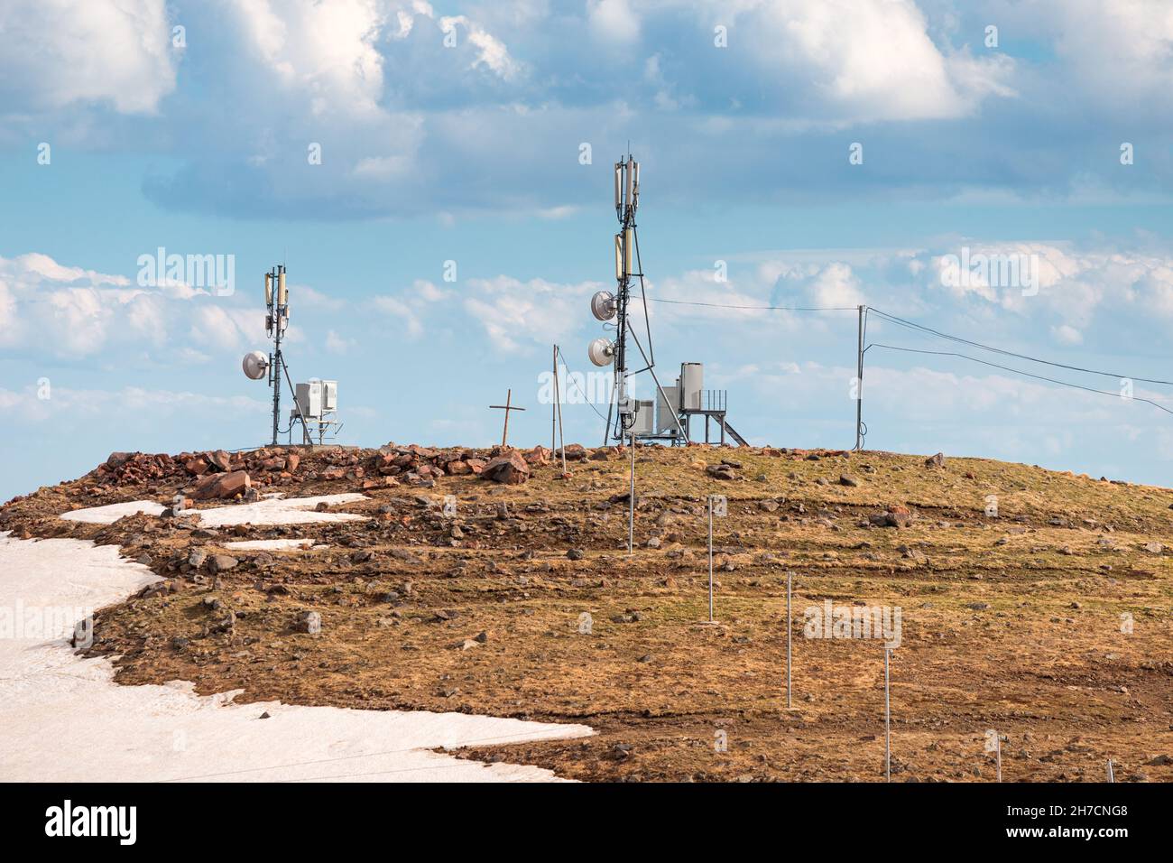 stazione relè con antenne per canali cellulari e radio Foto Stock
