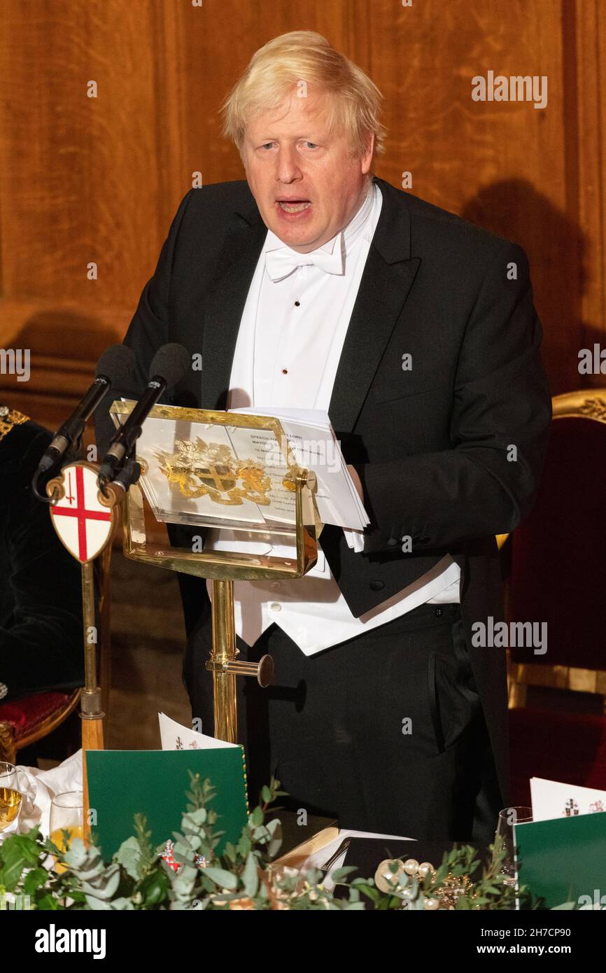 15/11/2021 Londra, Regno Unito. Il primo ministro britannico Boris Johnson fa un discorso all'annuale Lord Mayors a Guildhall. Foto di Ray Tang. Foto Stock