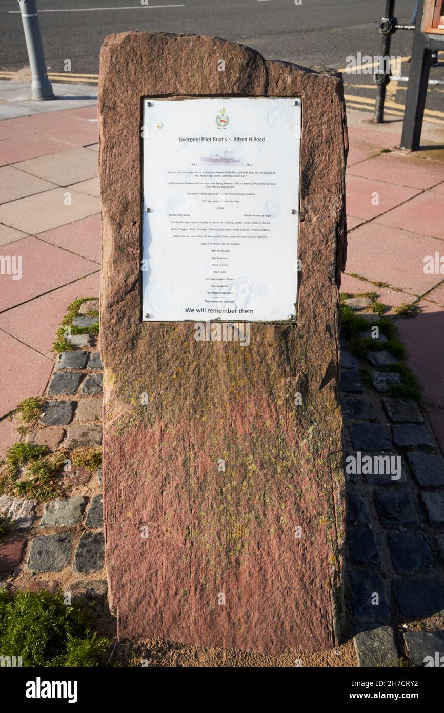 memoriale per gli uomini persi nel naufragio della barca pilota liverpool n.1 alfred h Read Fort Perch Rock New Brighton The Wirral merseyside uk Foto Stock