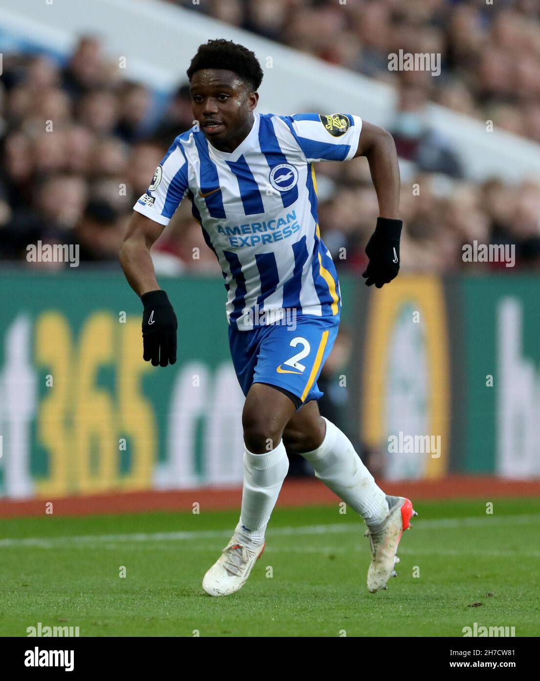 Tariq Lamptey di Brighton e Hove Albion in azione durante la partita della Premier League a Villa Park, Birmingham. Data foto: Sabato 20 novembre 2021. Foto Stock