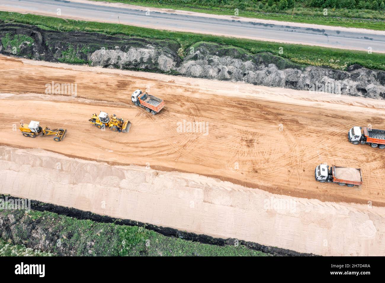 vista aerea del cantiere stradale durante i lavori di terra. fotografia con droni. Foto Stock