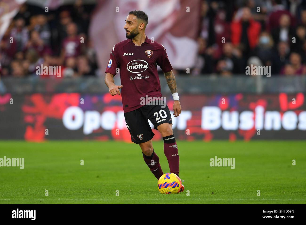 SALERNO, ITALIA - NOVEMBRE 21: Grigoris Kastanos degli Stati Uniti Salernitana in azione durante la Serie A match tra US Salernitana e UC Sampdoria allo Stadio Foto Stock