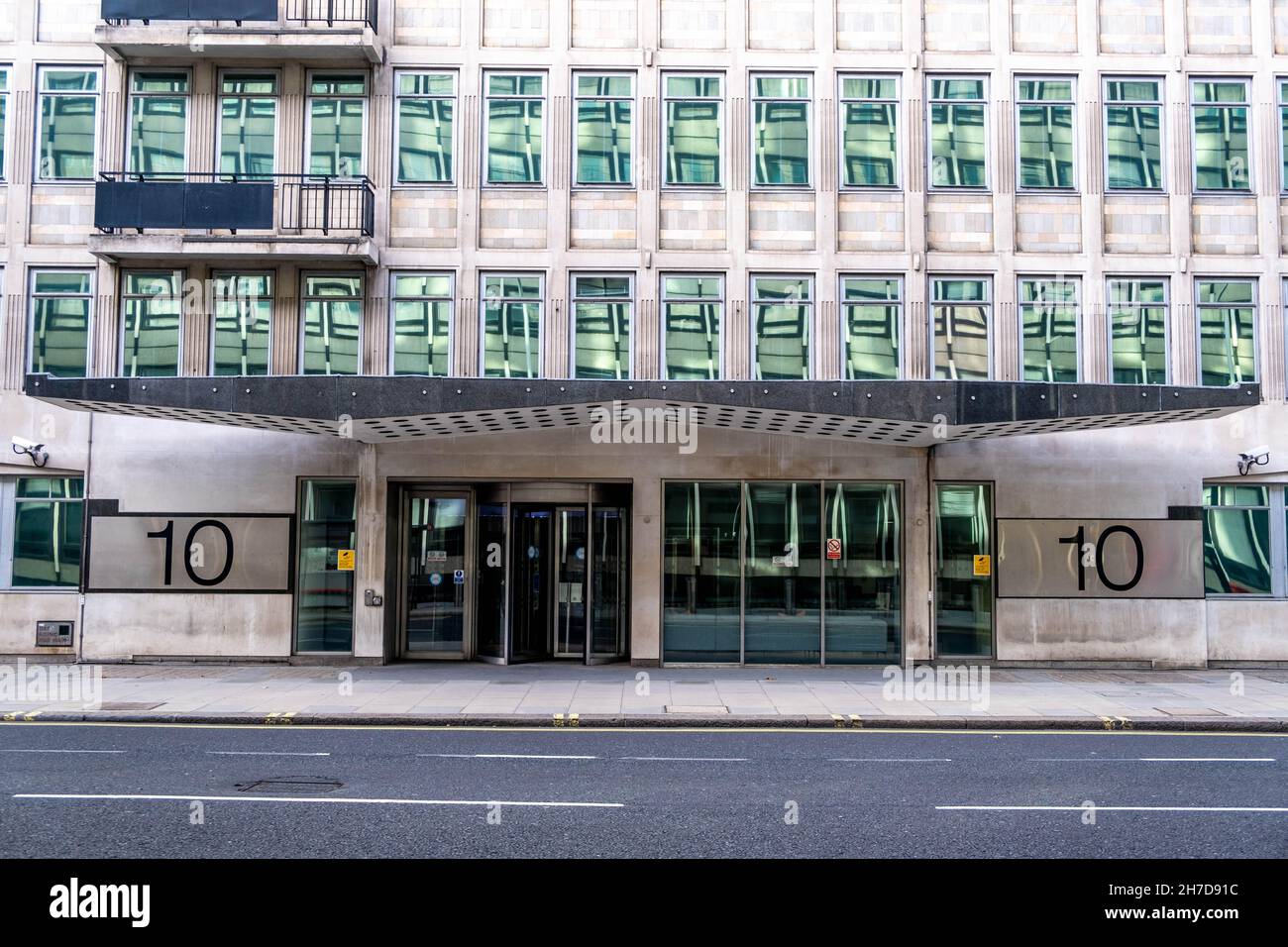 Victoria Westminster London Inghilterra UK, 7 novembre 2021, uffici governativi per il Dipartimento di innovazione e competenze aziendali senza persone Foto Stock