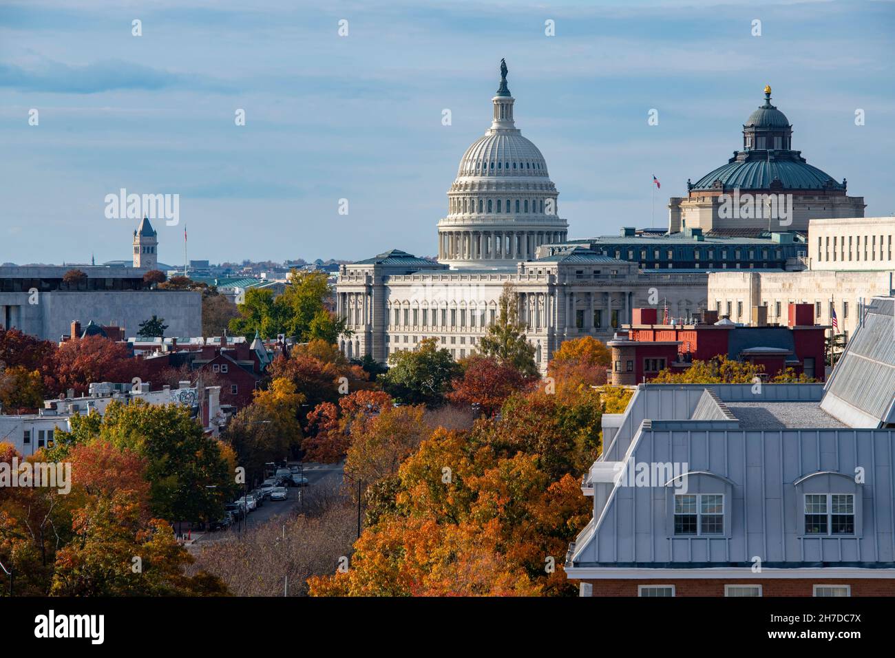 USA Washington DC Capitol Building Library of Congress con Pennsylvania Ave SW Capitol Hill in autunno da un tetto Foto Stock