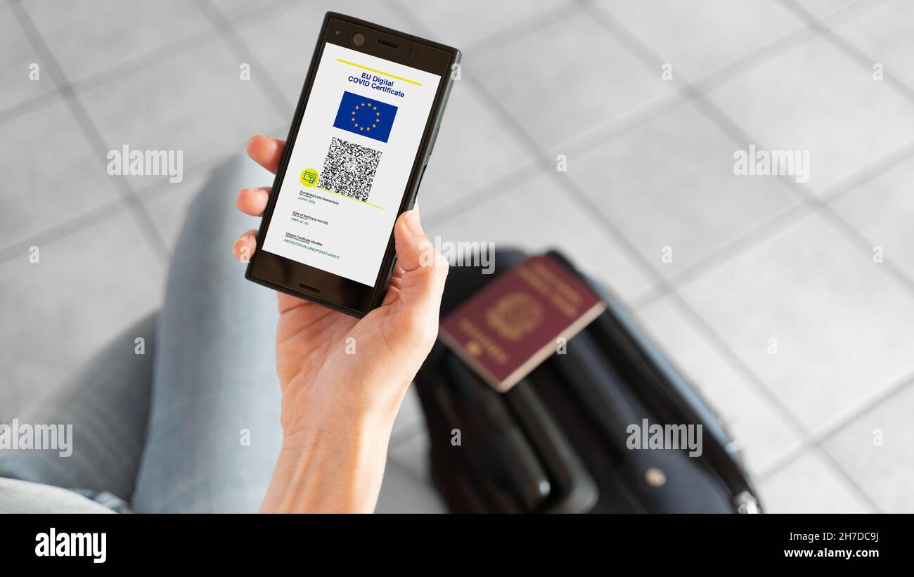 App EU Digital Covid Certificate per smartphone con codice quad. Foto Stock