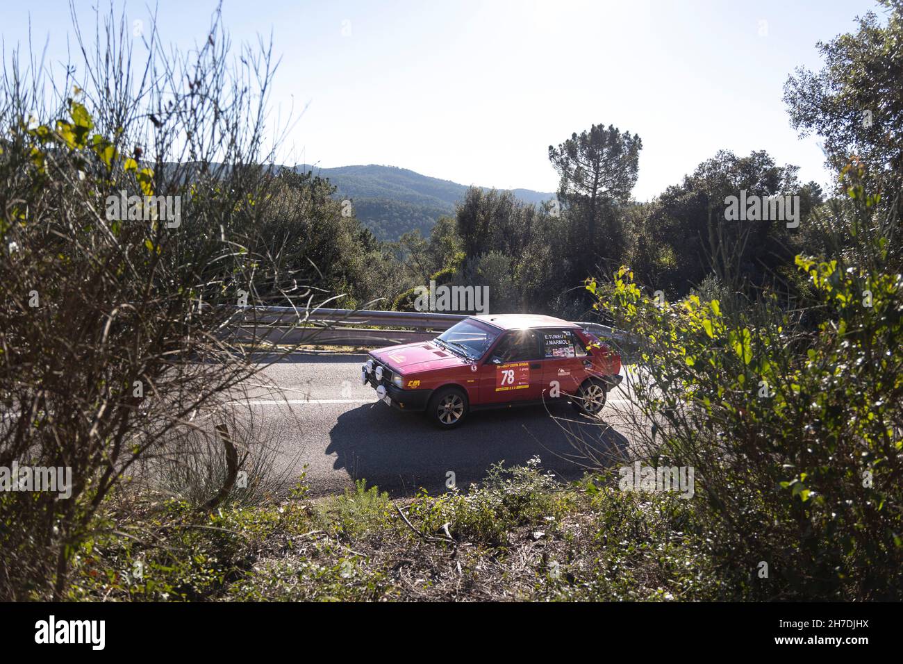 Lancia Delta HF partecipa alla sezione cronometrata del Rally Costa Brava 2021 a Girona, Spagna Foto Stock