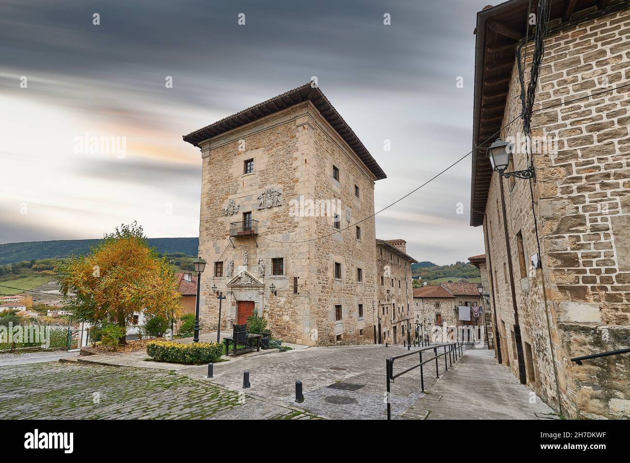 Casa torre di Ortiz e Molinillo de Velasco, Artziniega, Alava, Paesi Baschi, Euskadi, Euskal Herria, Spagna, Europa Foto Stock