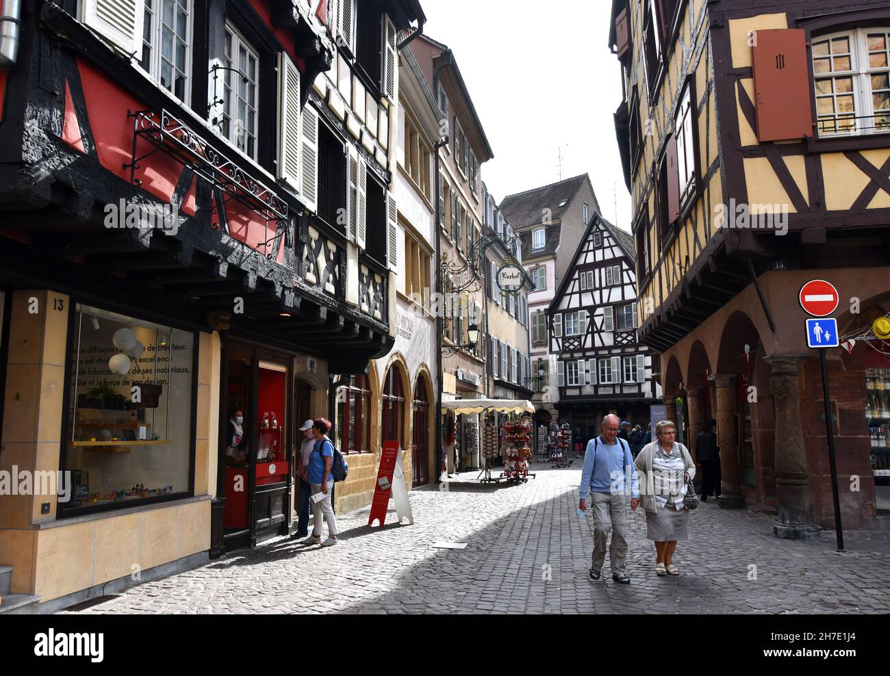 Le strade di Colmar in Alsazia regione della Francia Foto Stock