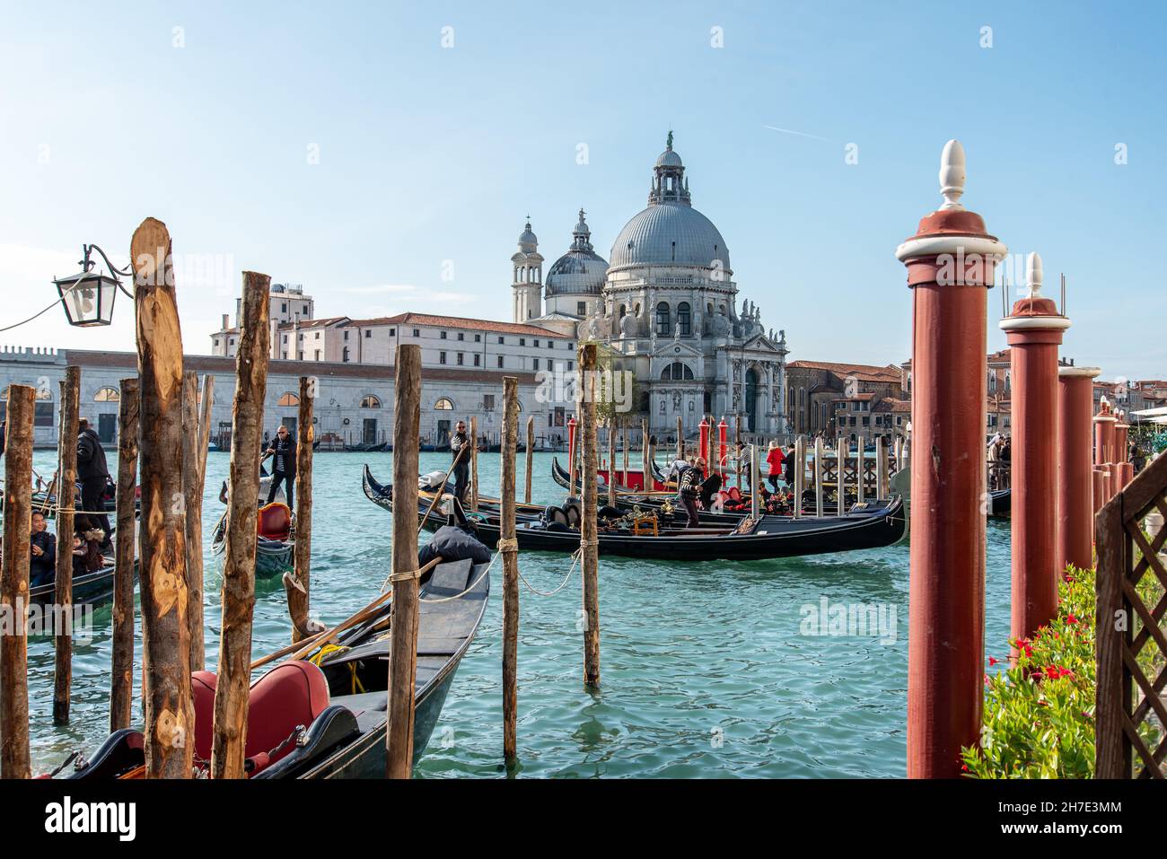 Vista di Santa Maria della Salute nel distretto di Dorsoduro dal distretto di San Marco, Venezia, Italia Foto Stock