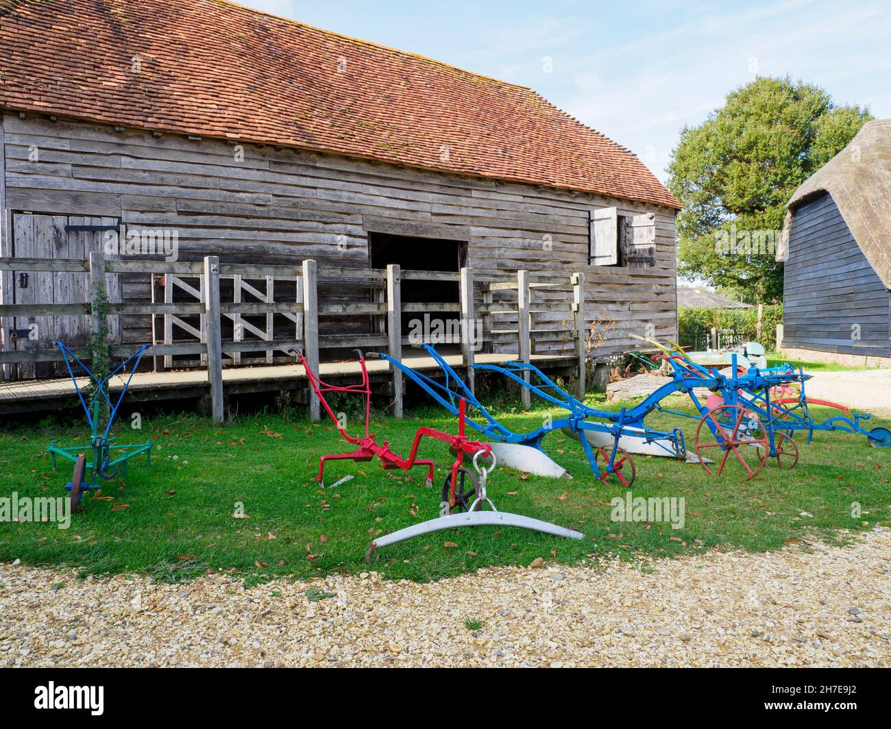Aratri vintage in mostra presso Manor Farm and Country Park, Southampton, Hampshire, Regno Unito Foto Stock