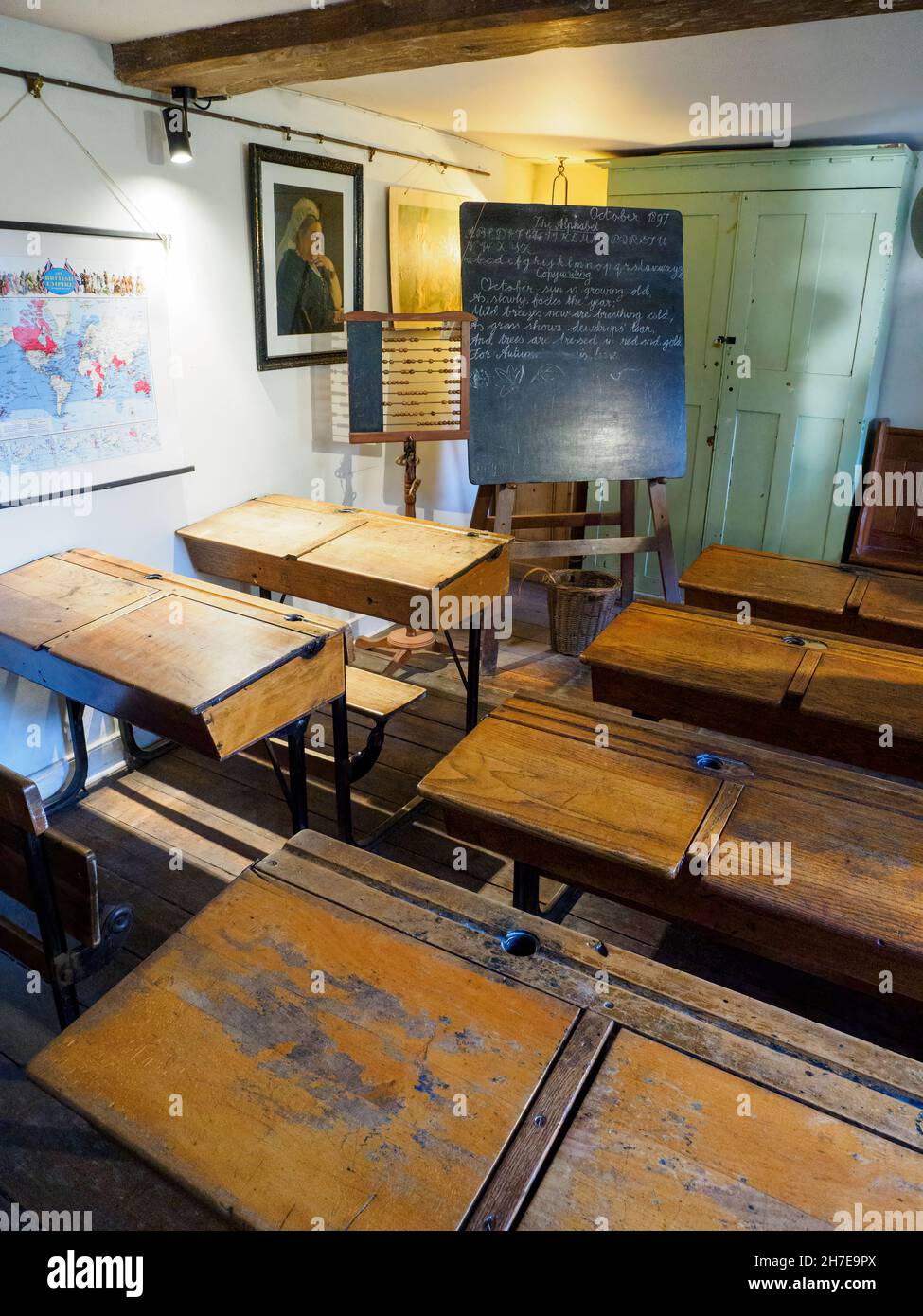 Victorian Classroom, Manor Farm and Country Park, Southampton, Hampshire, Regno Unito Foto Stock