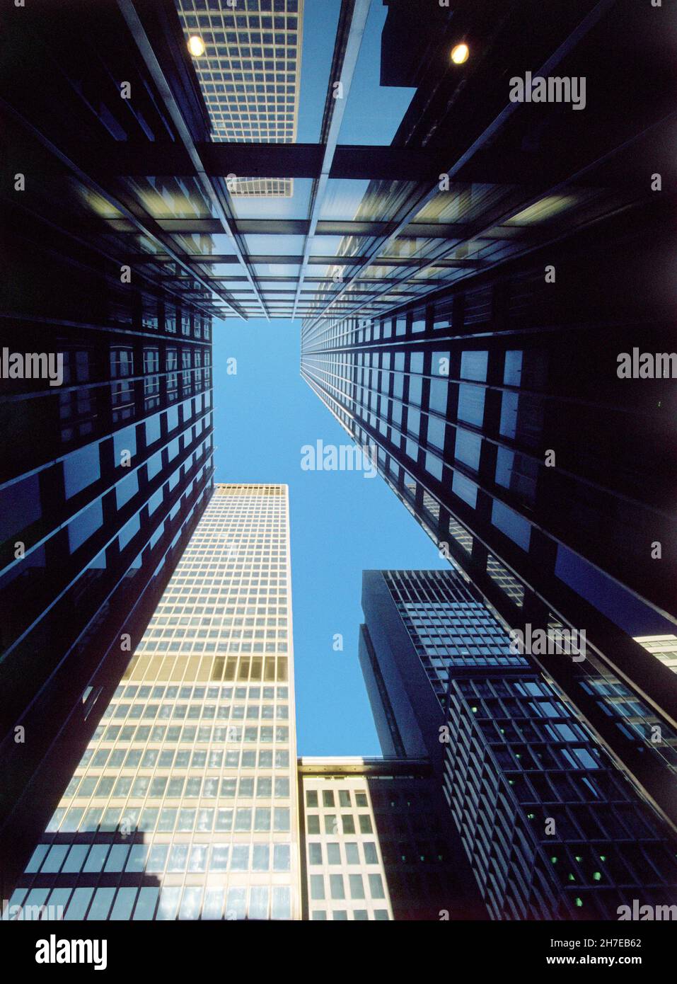Uffici a Midtown Manhattan, New York, Stati Uniti. Vista ad angolo basso Foto Stock