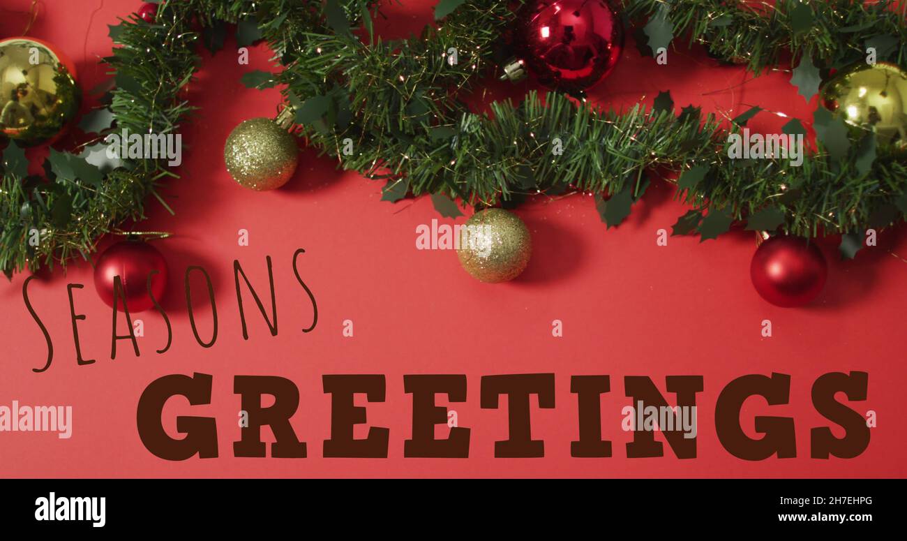 Immagine di stagioni saluti testo su decorazioni di natale Foto Stock