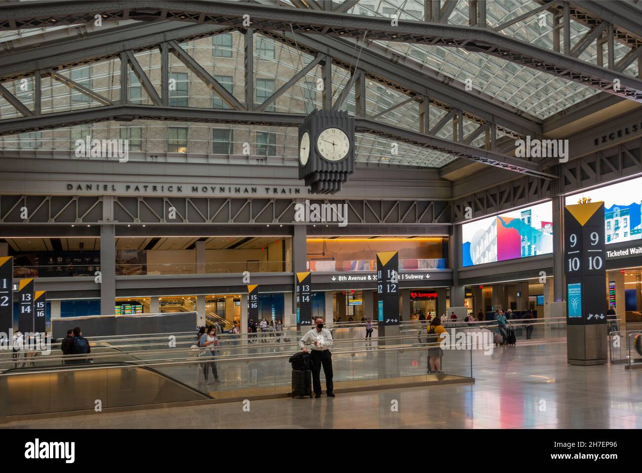 Sala dei treni di Moynihan alla stazione della Pennsylvania nel centro di Manhattan NYC Foto Stock