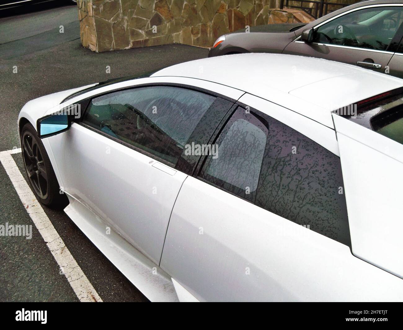 Kiev, Ucraina - 18 agosto 2010: Lamborghini Murcielago bianco LP640-4 nella città Foto Stock