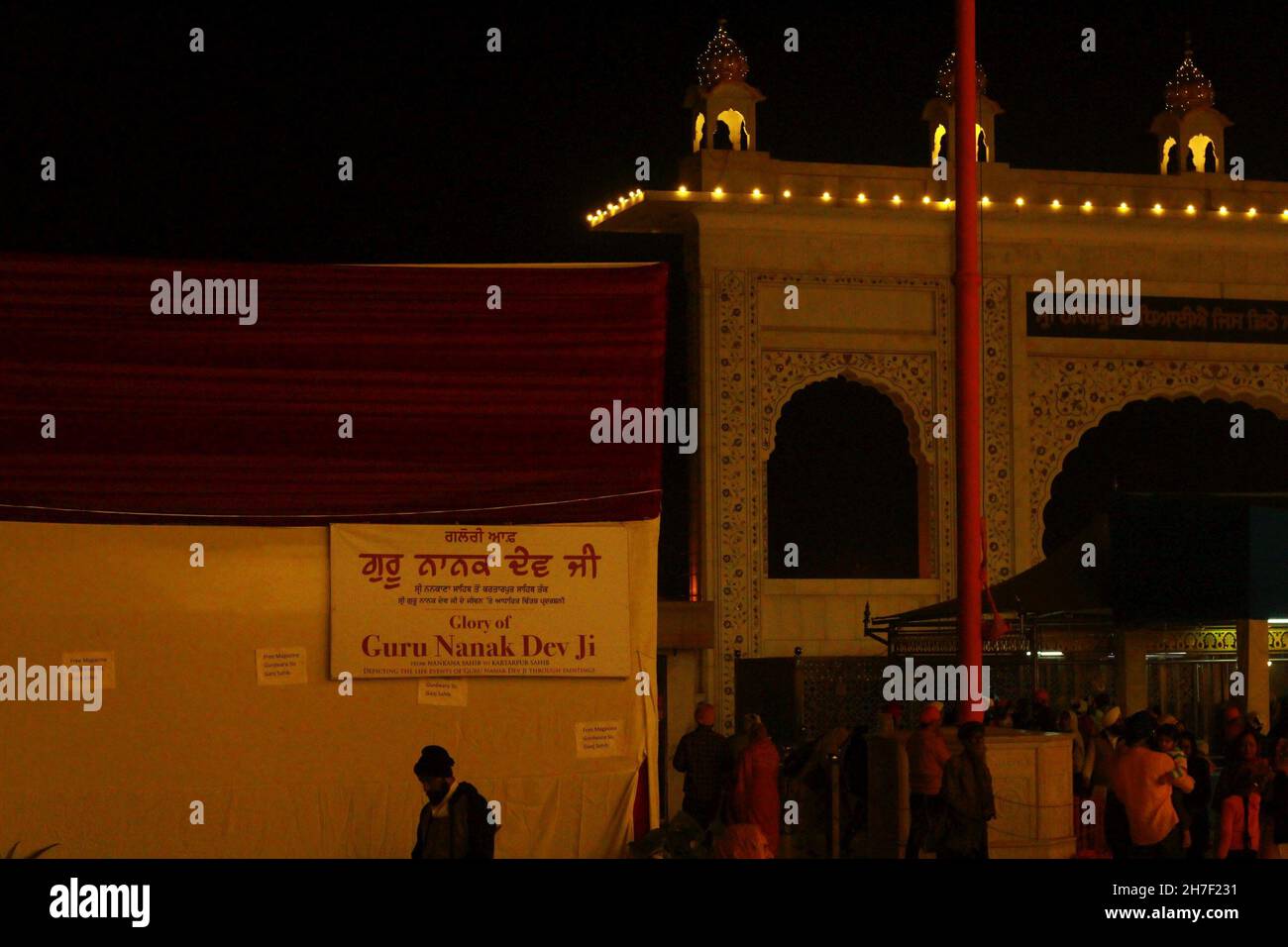 New Delhi, India. 19 Nov 2021. Il compleanno di Guru Nanak Dev ji.s è il momento migliore per la comunità Sikh. (Credit Image: © Shikha Arya/Pacific Press via ZUMA Press Wire) Foto Stock