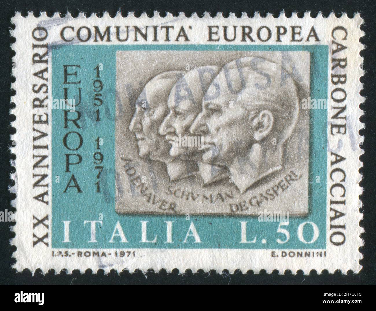 ITALIA - CIRCA 1971: Timbro stampato dall'Italia, mostra Adenauer, Schuman, De Gasperi, circa 1971 Foto Stock