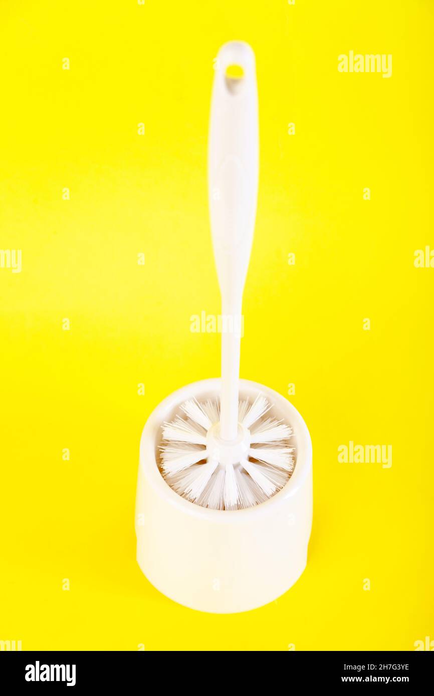 Primo piano di una spazzola igieniche di plastica bianca Foto Stock
