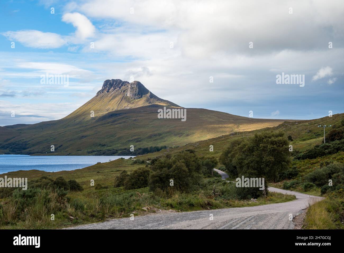 Regno Unito, Scozia, Highlands, Wester Ross, Strathpeffer e Lochalsh. STAC Pollaidh montagna sulla penisola di Coigach vicino Ullapool. Foto Stock