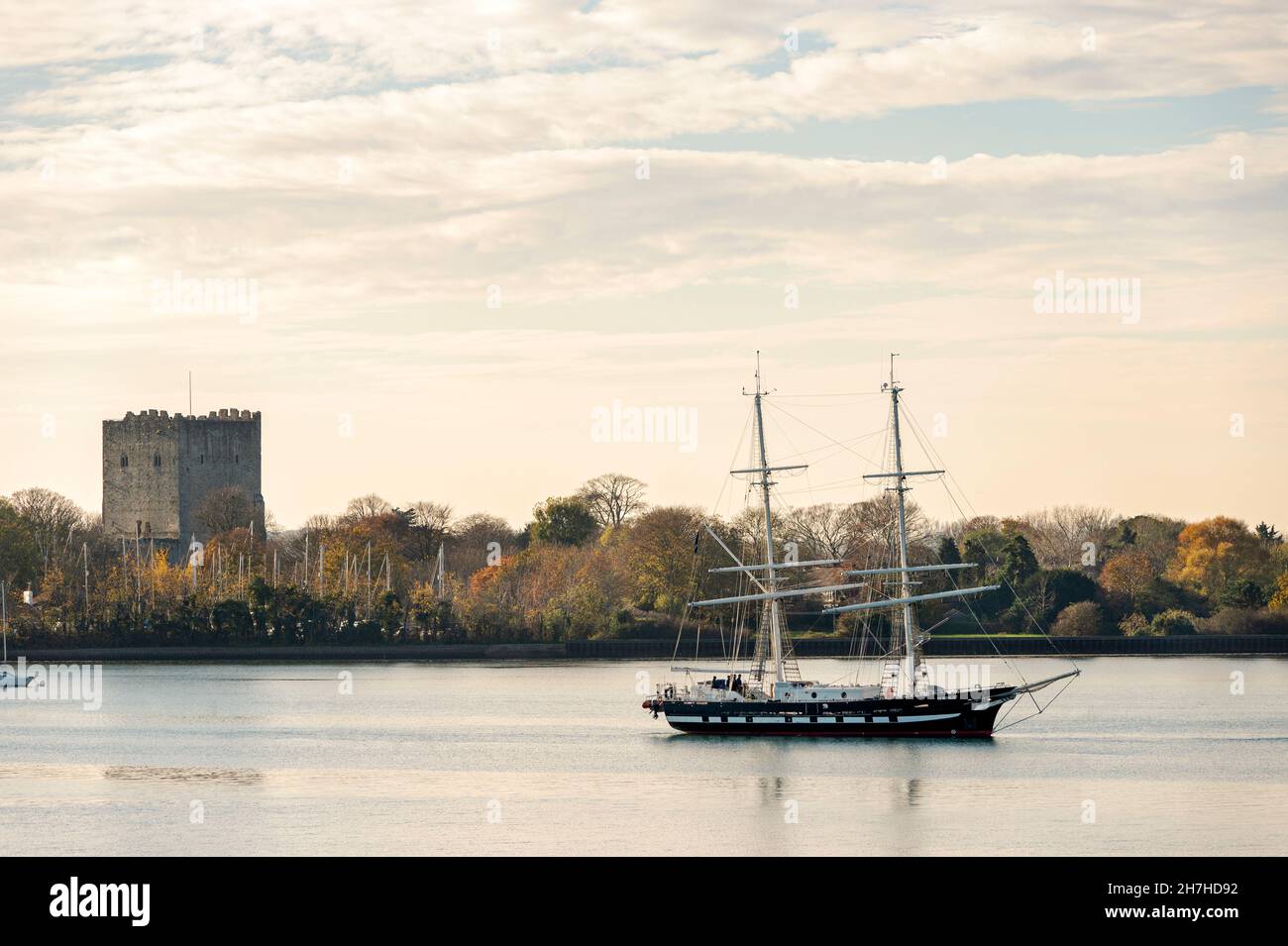 Imbarcazione a vela TS Royalist nel porto di Portsmouth Foto Stock