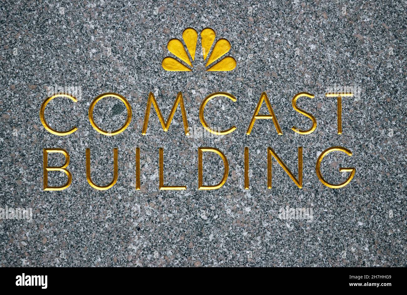 Cartello e logo Comcast sull'edificio del Rockefeller Center Manhattan NYC Foto Stock