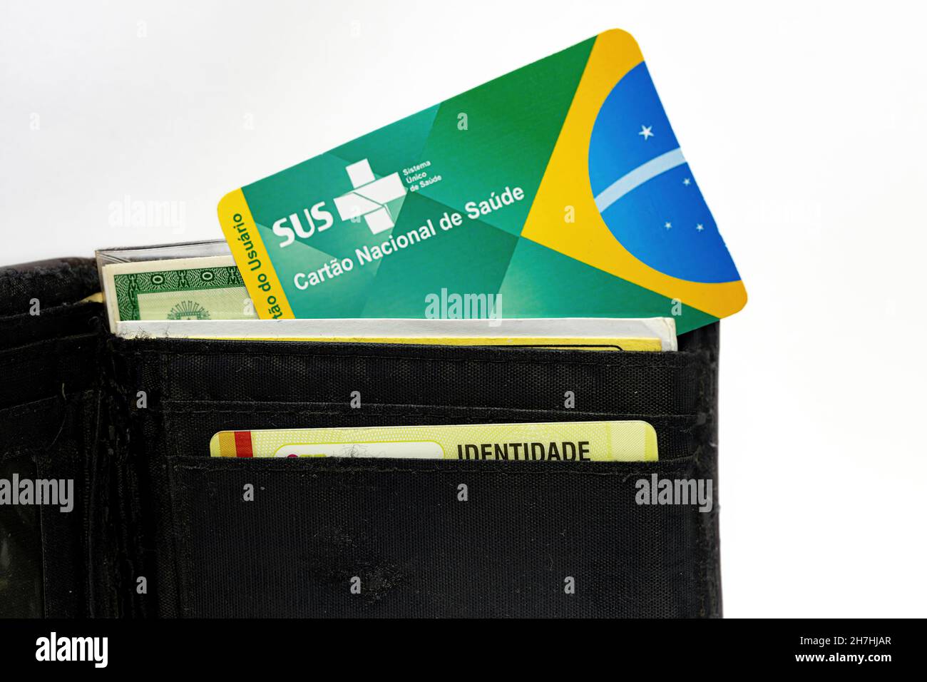 Cassilandia, Mato Grosso do sul, Brasile - 11 20 2021: Scheda utente carta sanitaria nazionale del programma governativo brasiliano SUS (sistema unico de Saude) Foto Stock