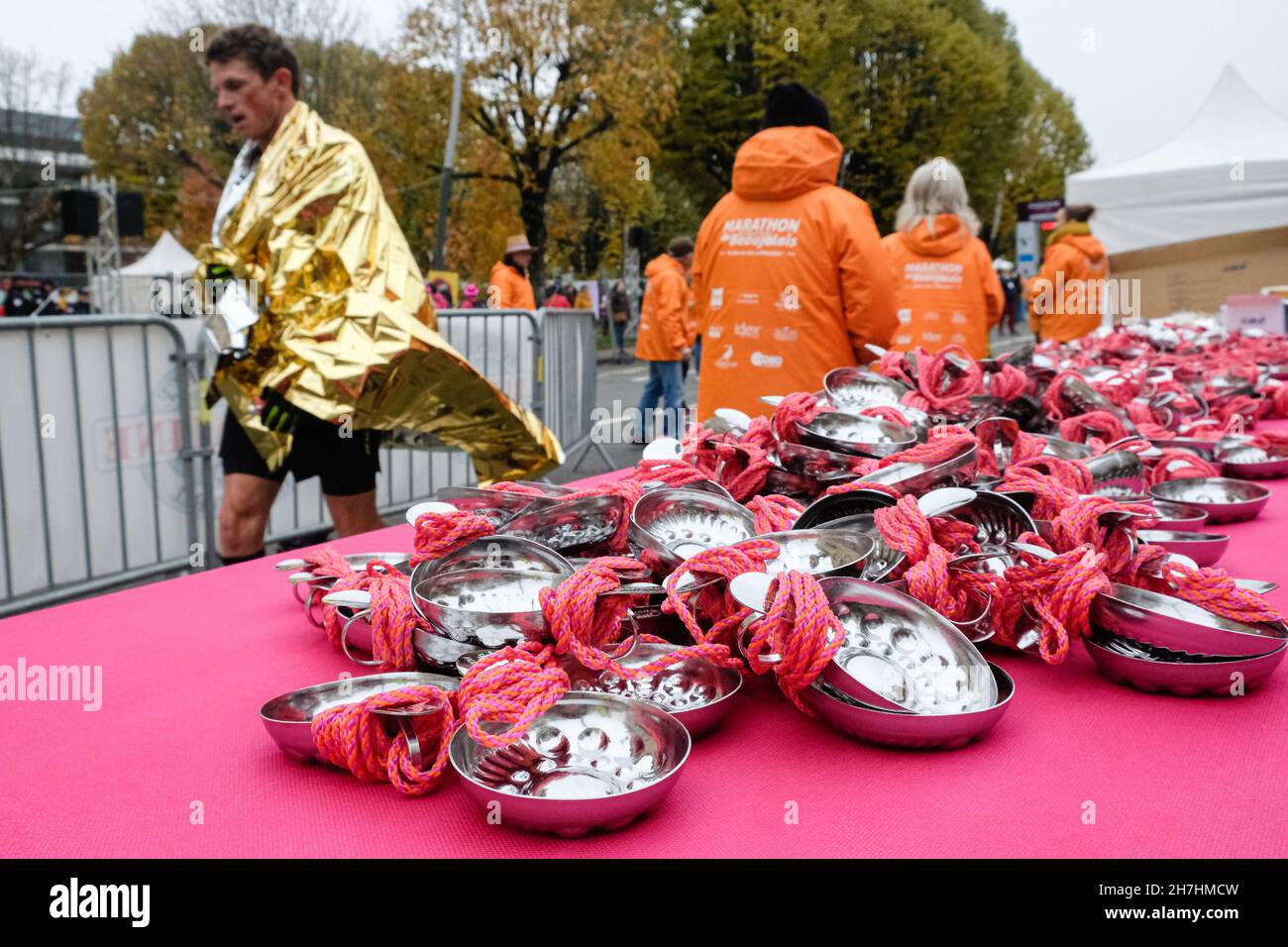 Villefranche sur Saône (Francia), 20 novembre 2021. Sul traguardo della Maratona di Beaujolais. Foto Stock