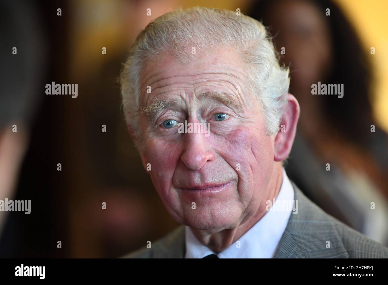 Il Principe di Galles durante una visita all'Homerton College dell'Università di Cambridge, per discutere l'accesso all'istruzione e conoscere la visione del college di accogliere e sostenere studenti di diverse origini. Data foto: Martedì 23 novembre 2021. Foto Stock