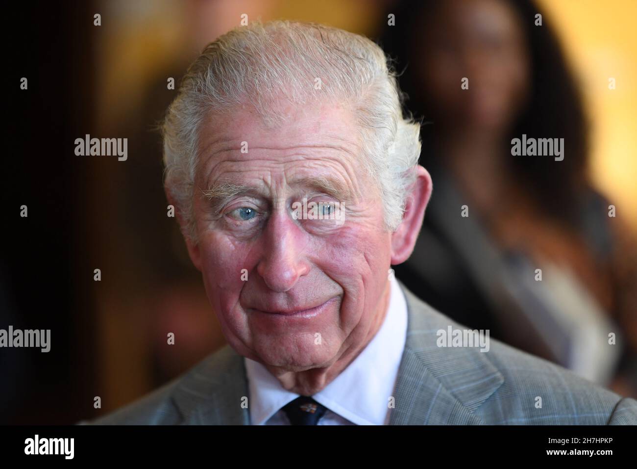 Il Principe di Galles durante una visita all'Homerton College dell'Università di Cambridge, per discutere l'accesso all'istruzione e conoscere la visione del college di accogliere e sostenere studenti di diverse origini. Data foto: Martedì 23 novembre 2021. Foto Stock