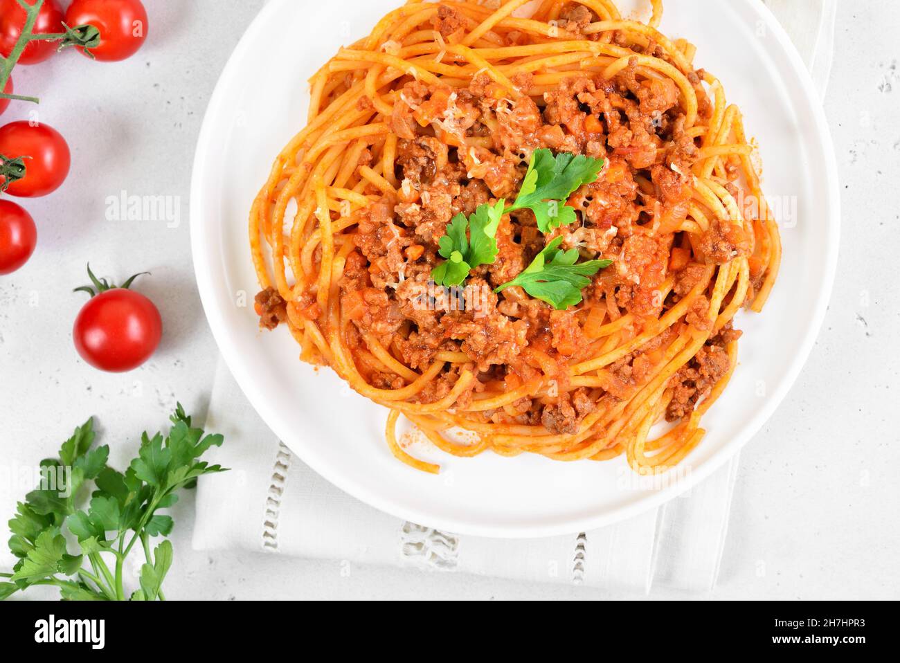 Spaghetti bolognese su piatto. Vista dall'alto, piatto Foto Stock
