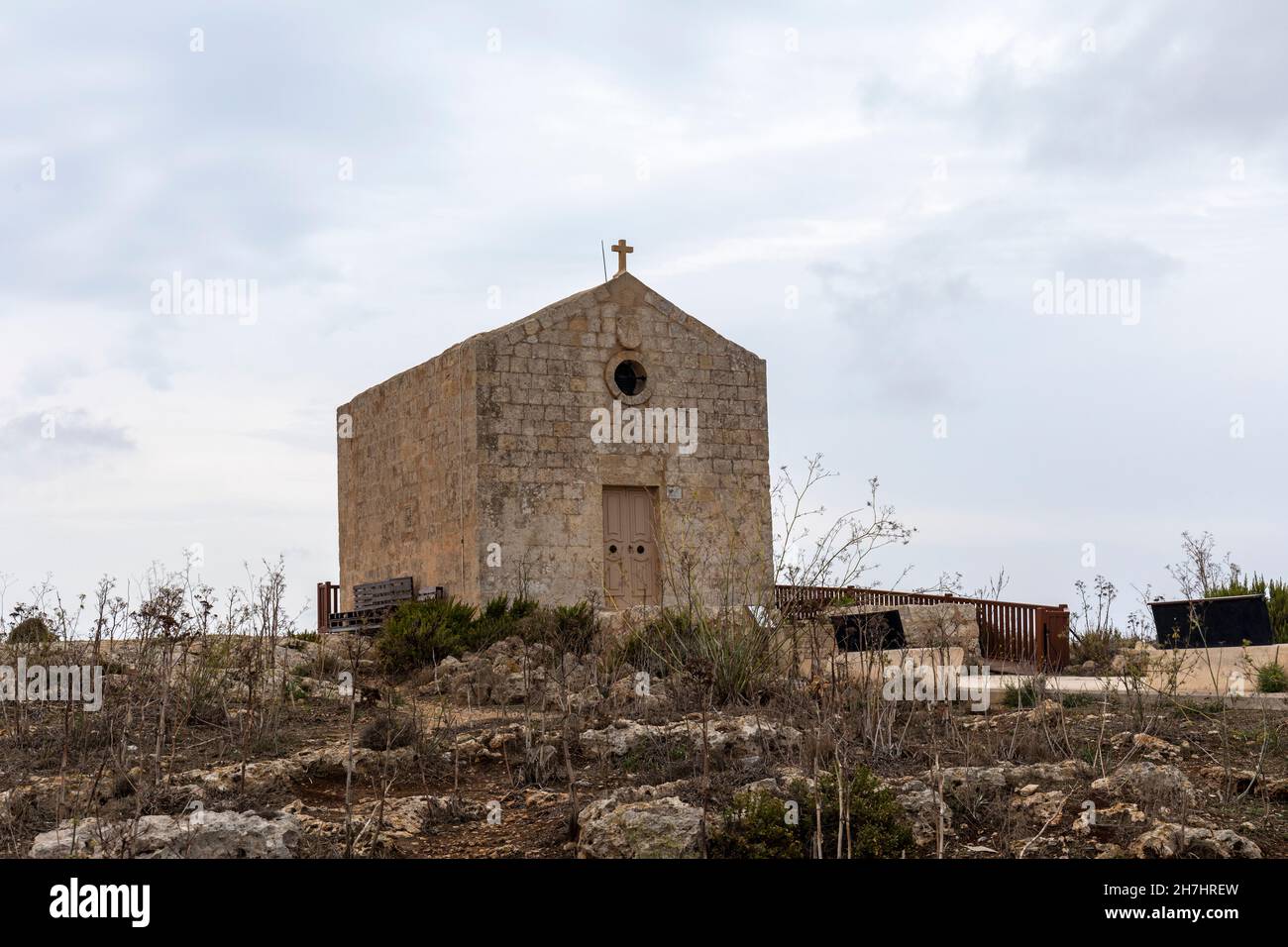 Cappella di Santa Maria Maddalena. Una piccola cappella cattolica romana restaurata alle scogliere di Dingli, Malta, Europa Foto Stock